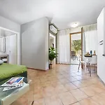 Poggio Dei Pini アパートホテル
